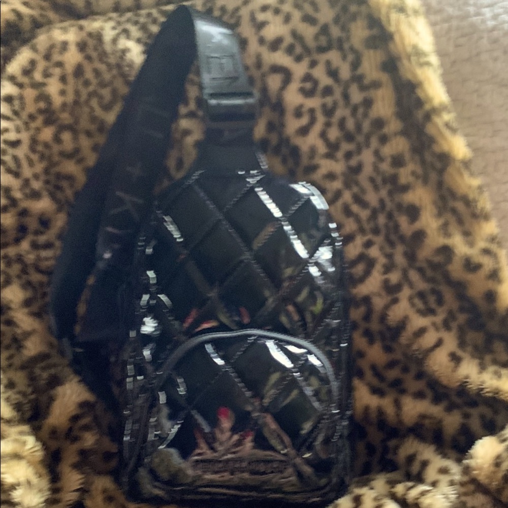 Kendall & Kylie diamonds quilted Sling Bag